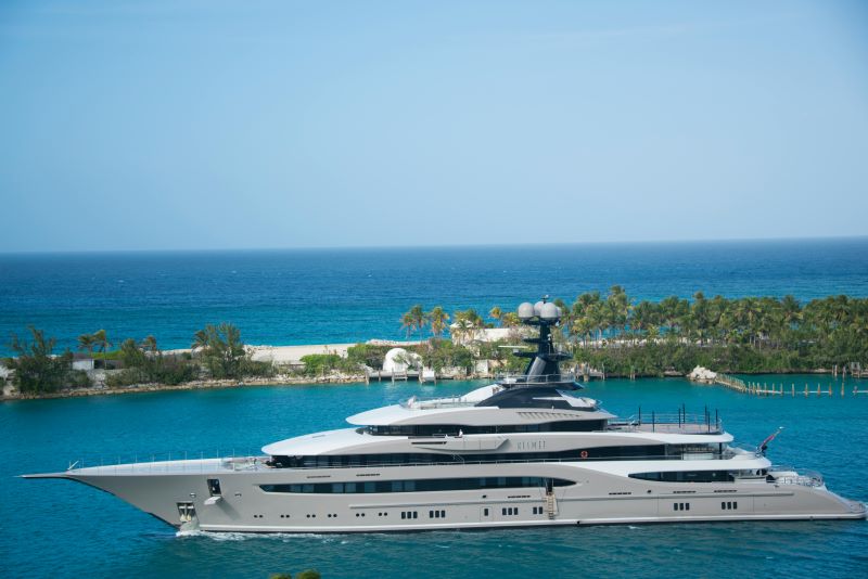 Guidelines for Choosing the Right Superyacht Broker