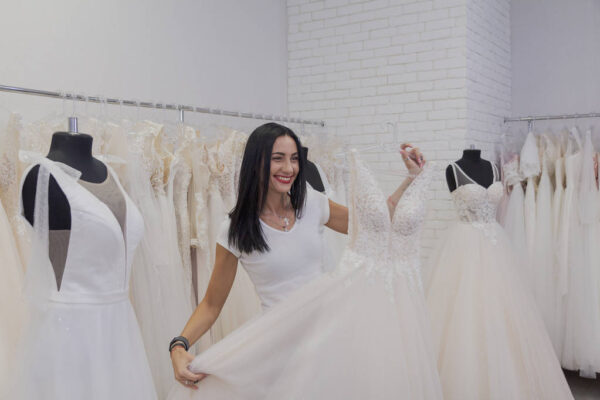 How to Find the Best Wedding Dress For You