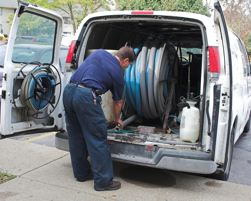 Carpet cleaning tech