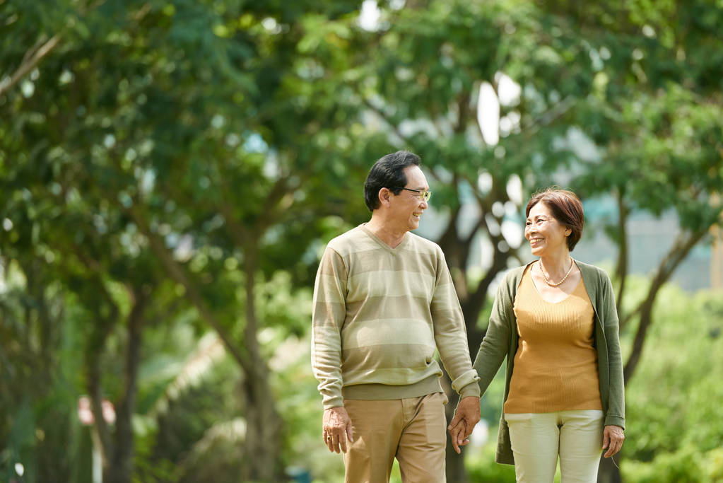  elderly couple enjoying date