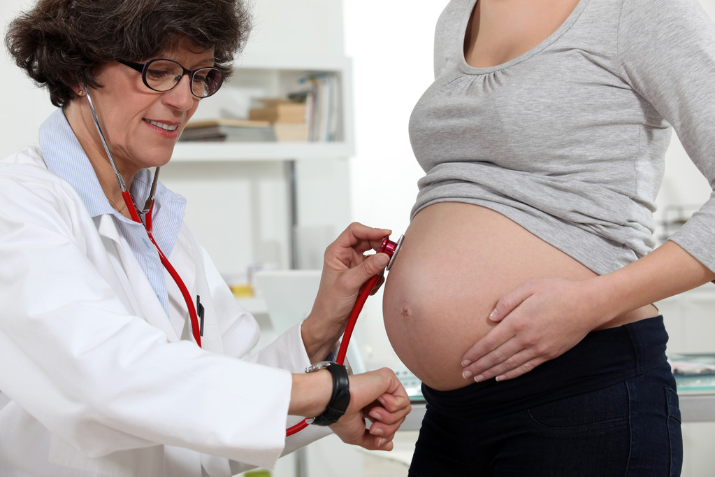 Pregnant woman having routine check-up 