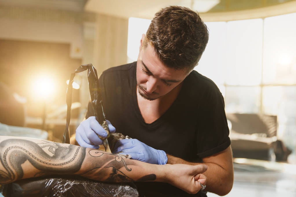 tattooer artist