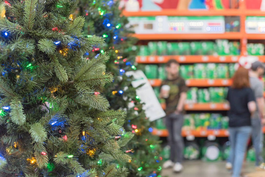 3 Reasons Why People Prefer to Have a Fake Christmas Tree